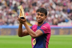 齐达内分享与樊振东切磋的照片：这年轻人球打得着实可以！