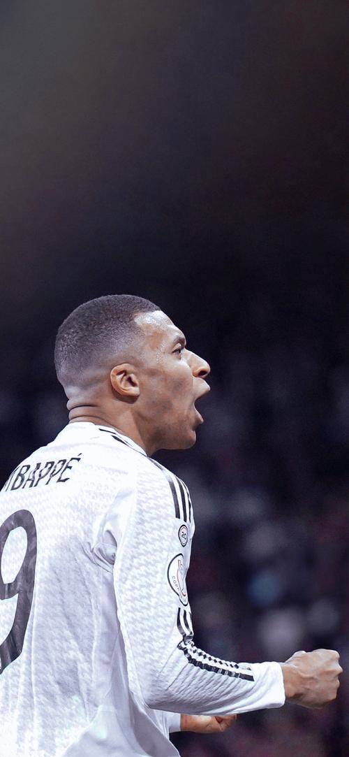 CBA俱乐部杯，山东男篮半场55-50领先青岛男篮，山东队半场打出12人轮换